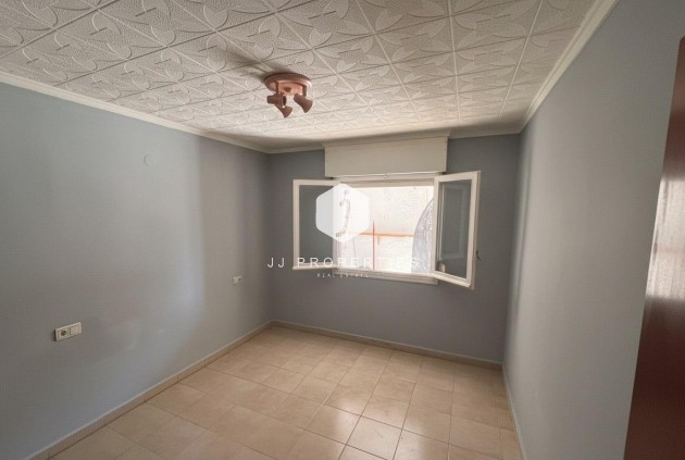 Resale - Bungalow -
Torrevieja - La Siesta - El Salado - Torreta