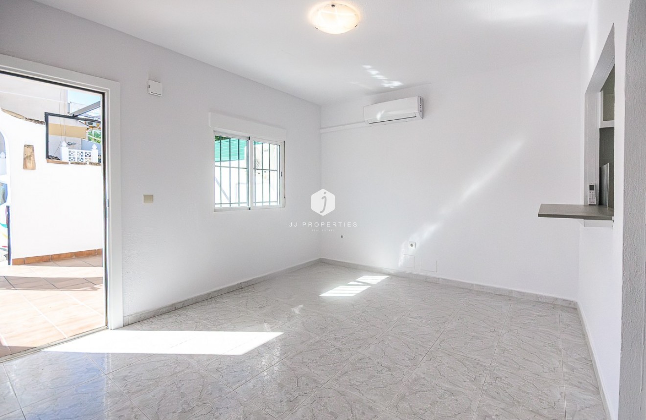 Resale - Villa -
San Miguel de Salinas - Inland