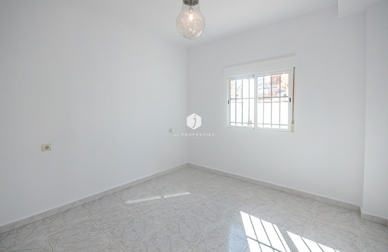 Resale - Villa -
San Miguel de Salinas - Inland