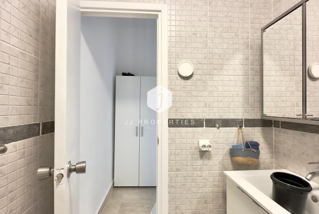 Z drugiej ręki - Szalet -
Torrevieja - La Siesta - El Salado - Torreta