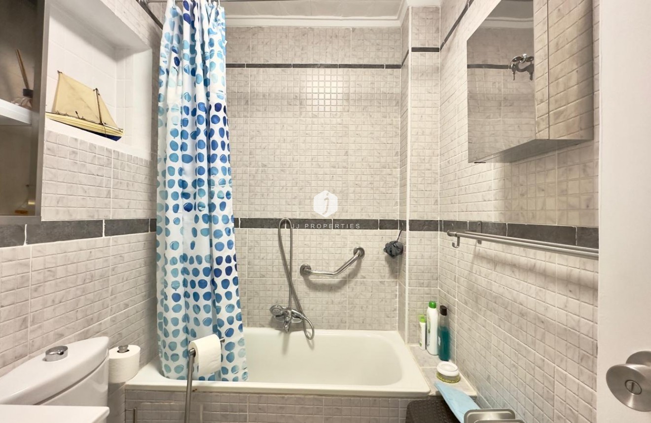 Z drugiej ręki - Szalet -
Torrevieja - La Siesta - El Salado - Torreta