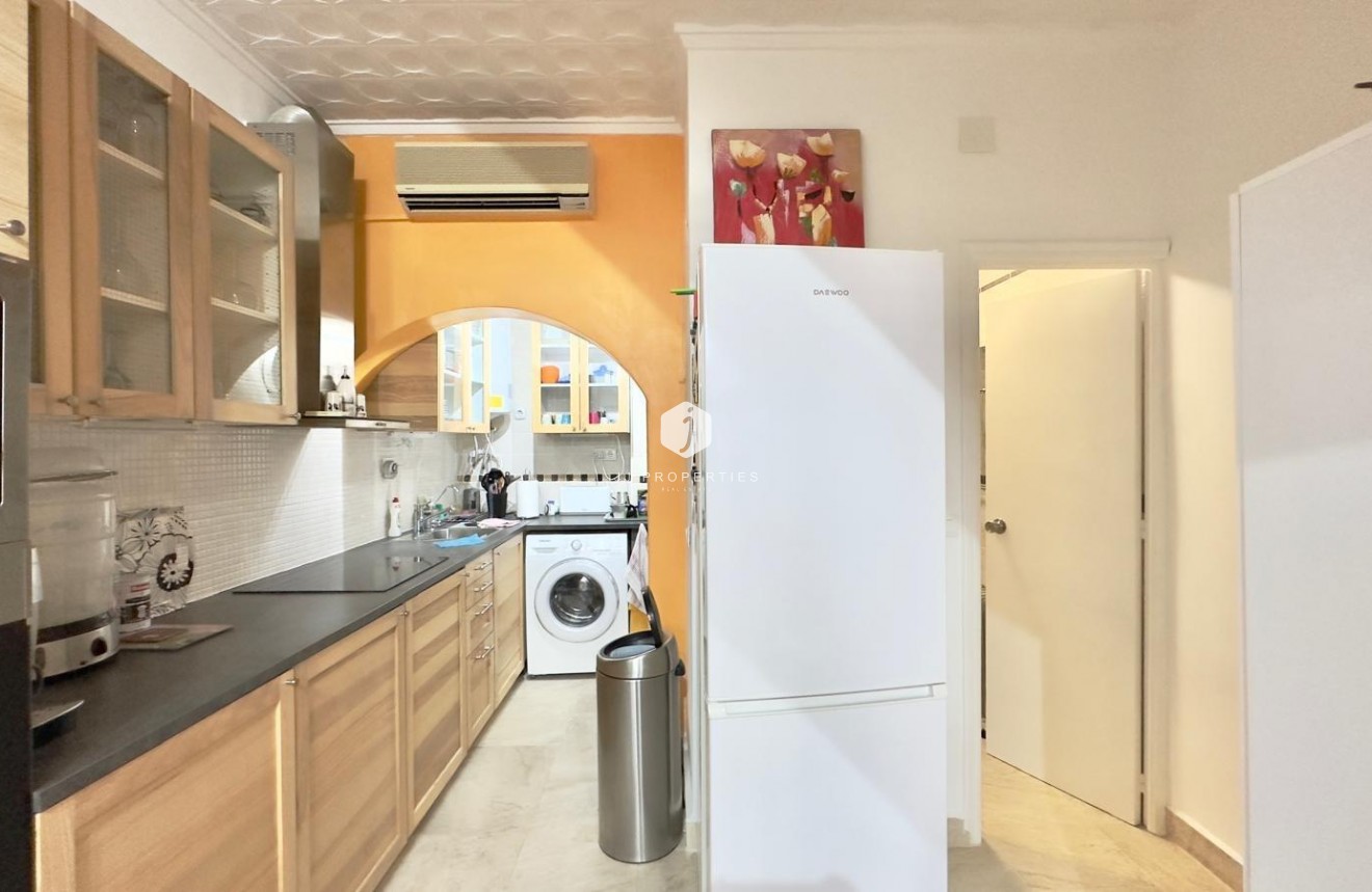 Z drugiej ręki - Szalet -
Torrevieja - La Siesta - El Salado - Torreta