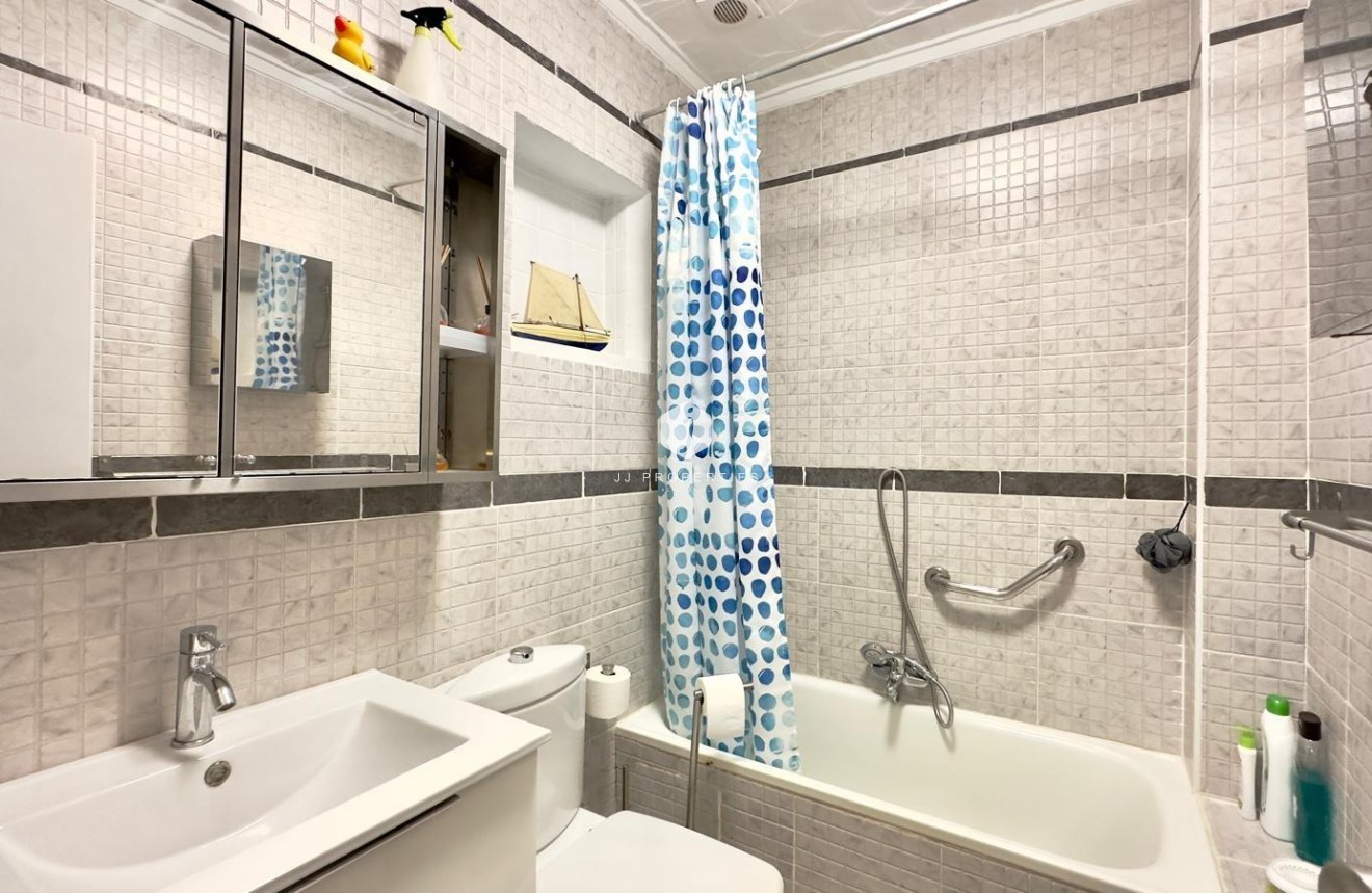 Z drugiej ręki - Szalet -
Torrevieja - La Siesta - El Salado - Torreta