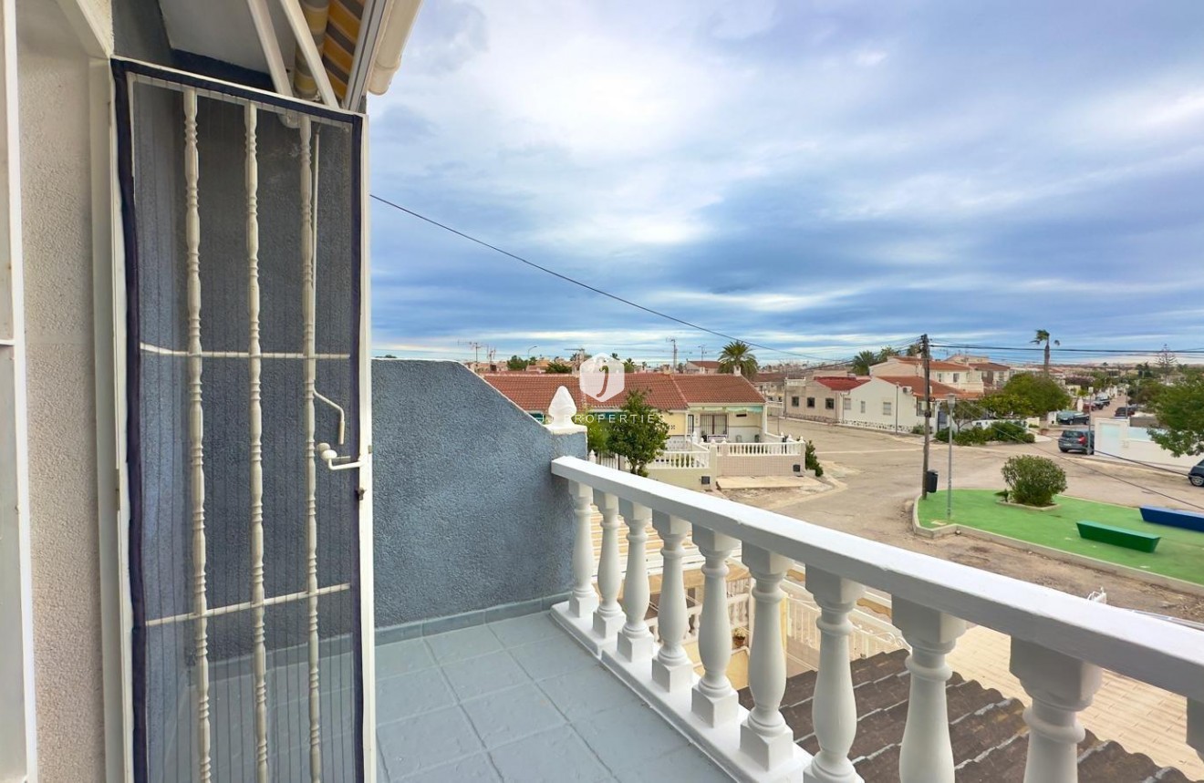 Z drugiej ręki - Szalet -
Torrevieja - La Siesta - El Salado - Torreta