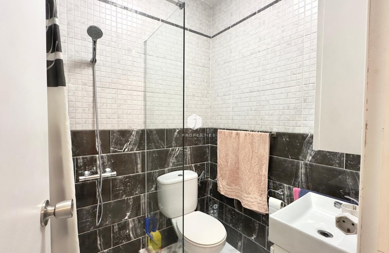 Z drugiej ręki - Szalet -
Torrevieja - La Siesta - El Salado - Torreta