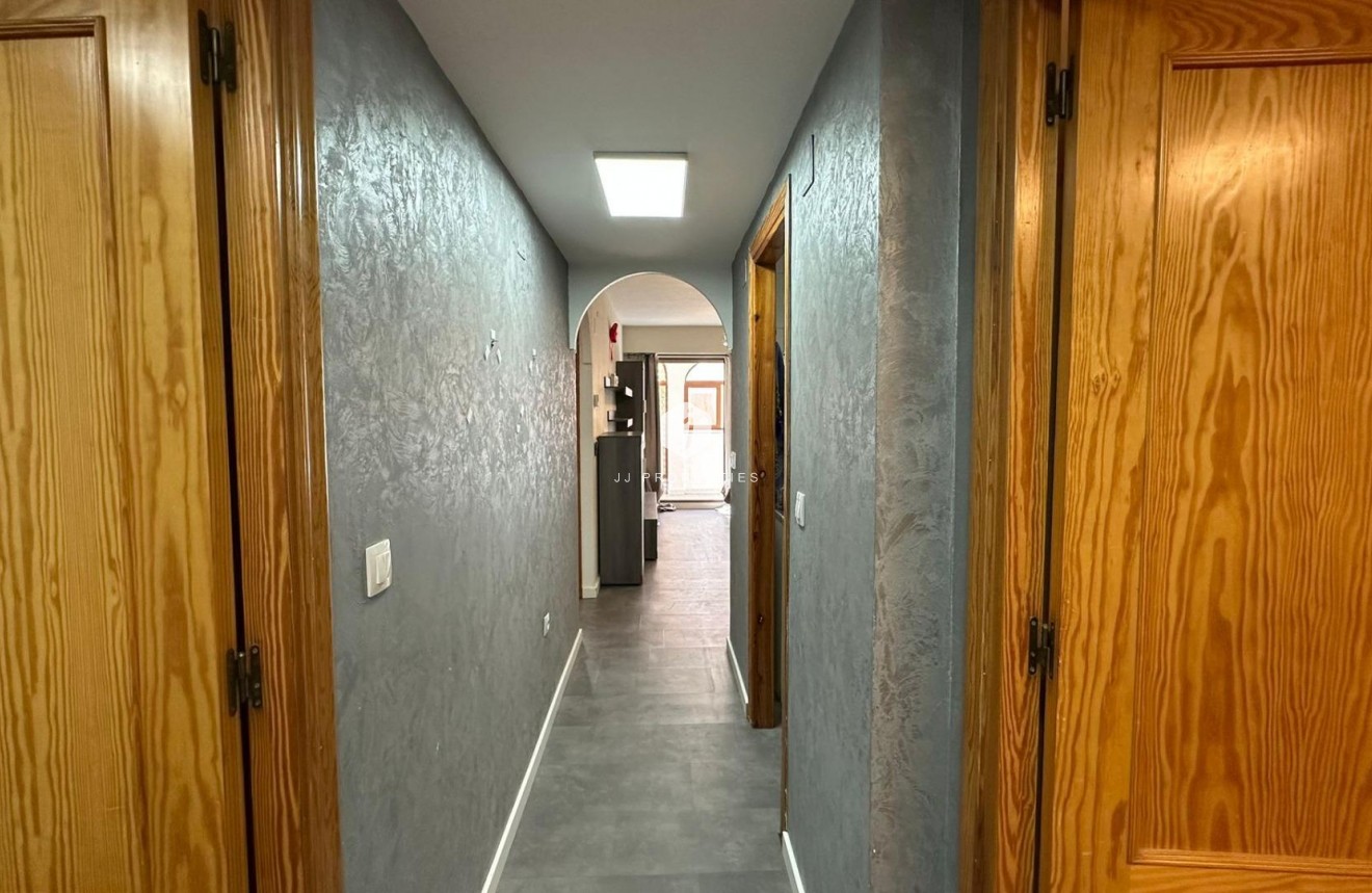 Resale - Apartment / flat -
Torrevieja - Centro