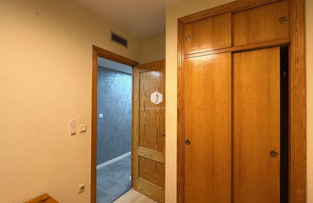 Resale - Apartment / flat -
Torrevieja - Centro