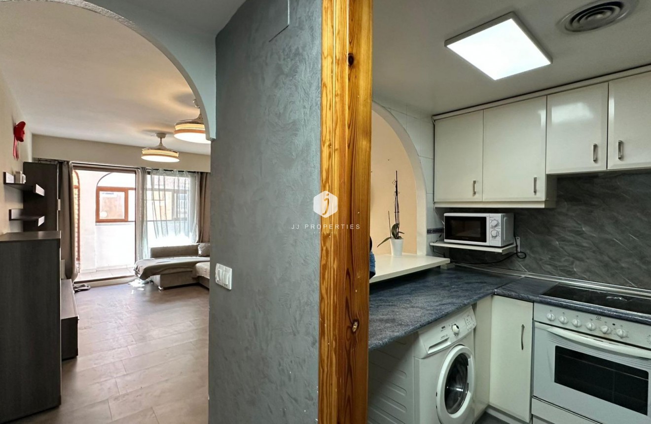 Resale - Apartment / flat -
Torrevieja - Centro