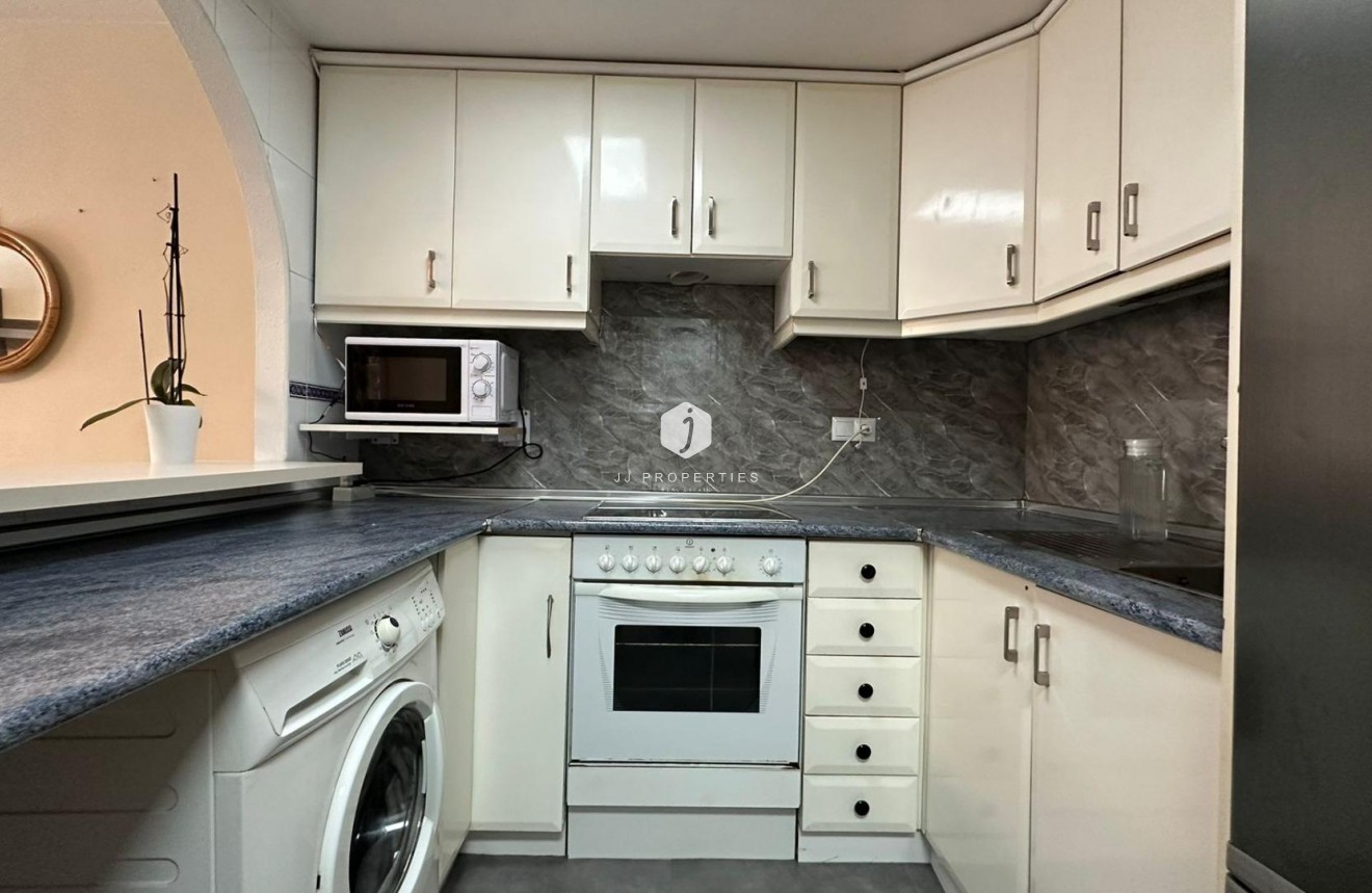 Resale - Apartment / flat -
Torrevieja - Centro