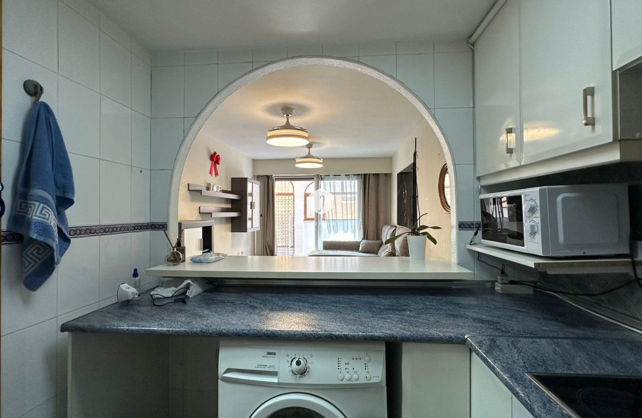 Resale - Apartment / flat -
Torrevieja - Centro