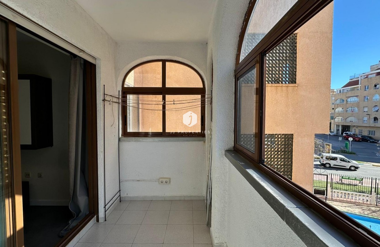 Resale - Apartment / flat -
Torrevieja - Centro