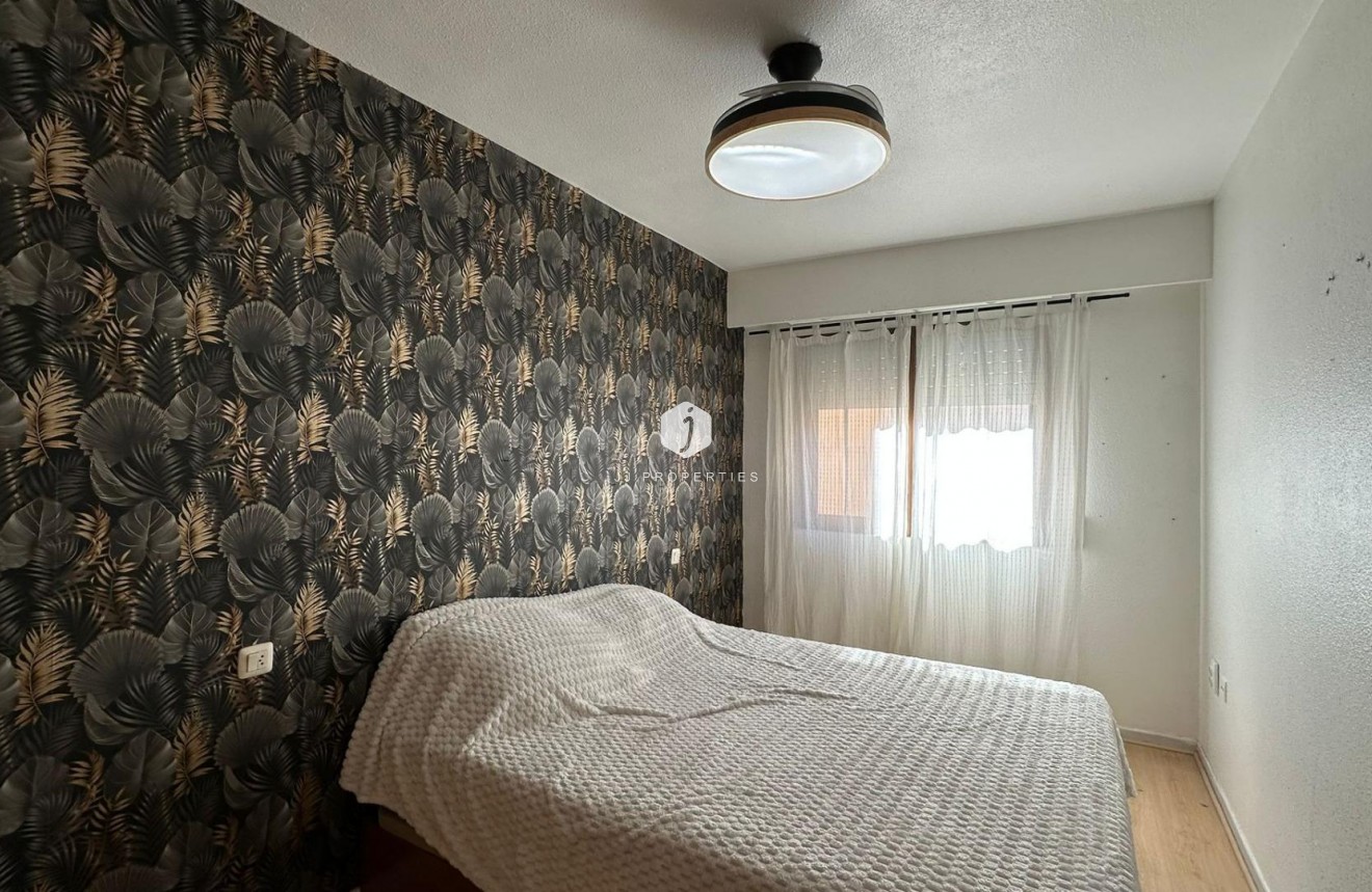 Resale - Apartment / flat -
Torrevieja - Centro