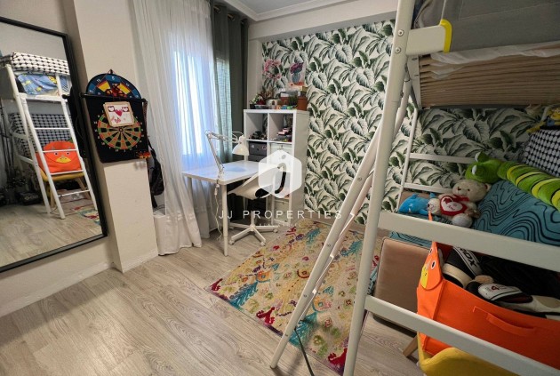 Resale - Apartment / flat -
Torrevieja - aguas nuevas