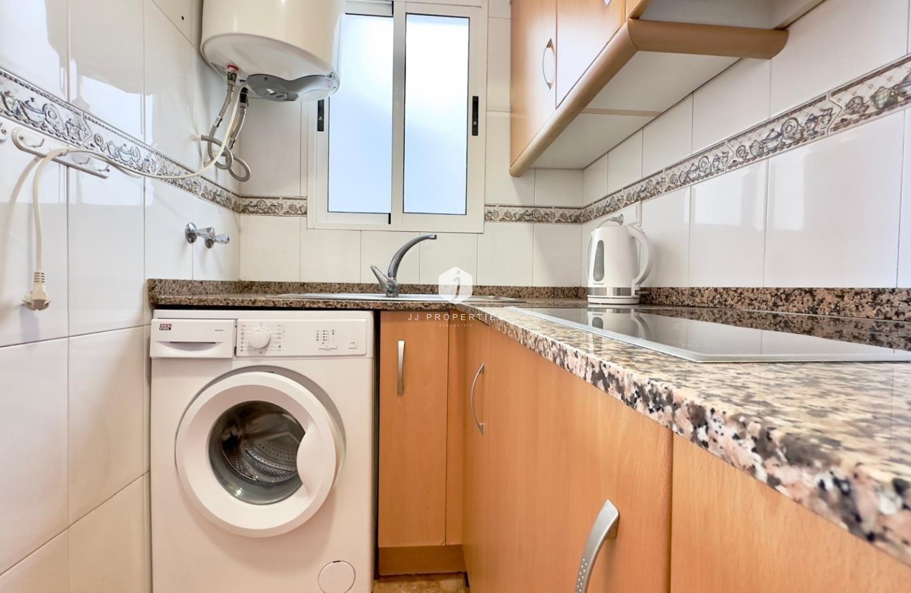 Z drugiej ręki - Mieszkanie w bloku -
Torrevieja - Centro