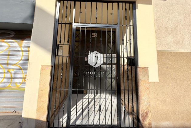 Z drugiej ręki - Mieszkanie w bloku -
Torrevieja - Centro