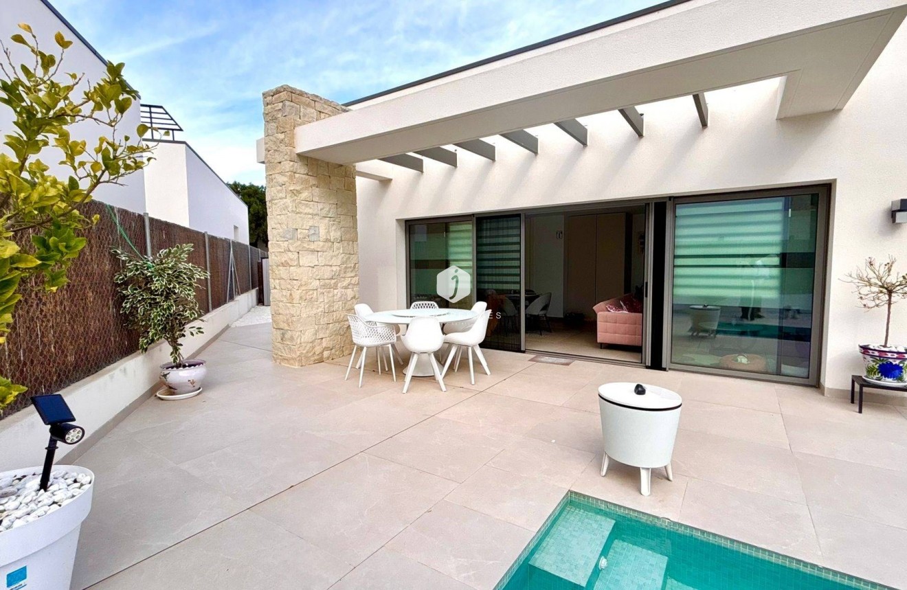 Tweedehands - Villa -
San Miguel de Salinas - Urbanizacion Blue Lagoon