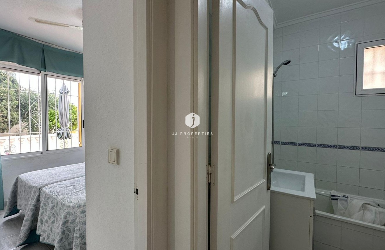 Resale - Bungalow -
Orihuela Costa - Los Almendros-la Florida