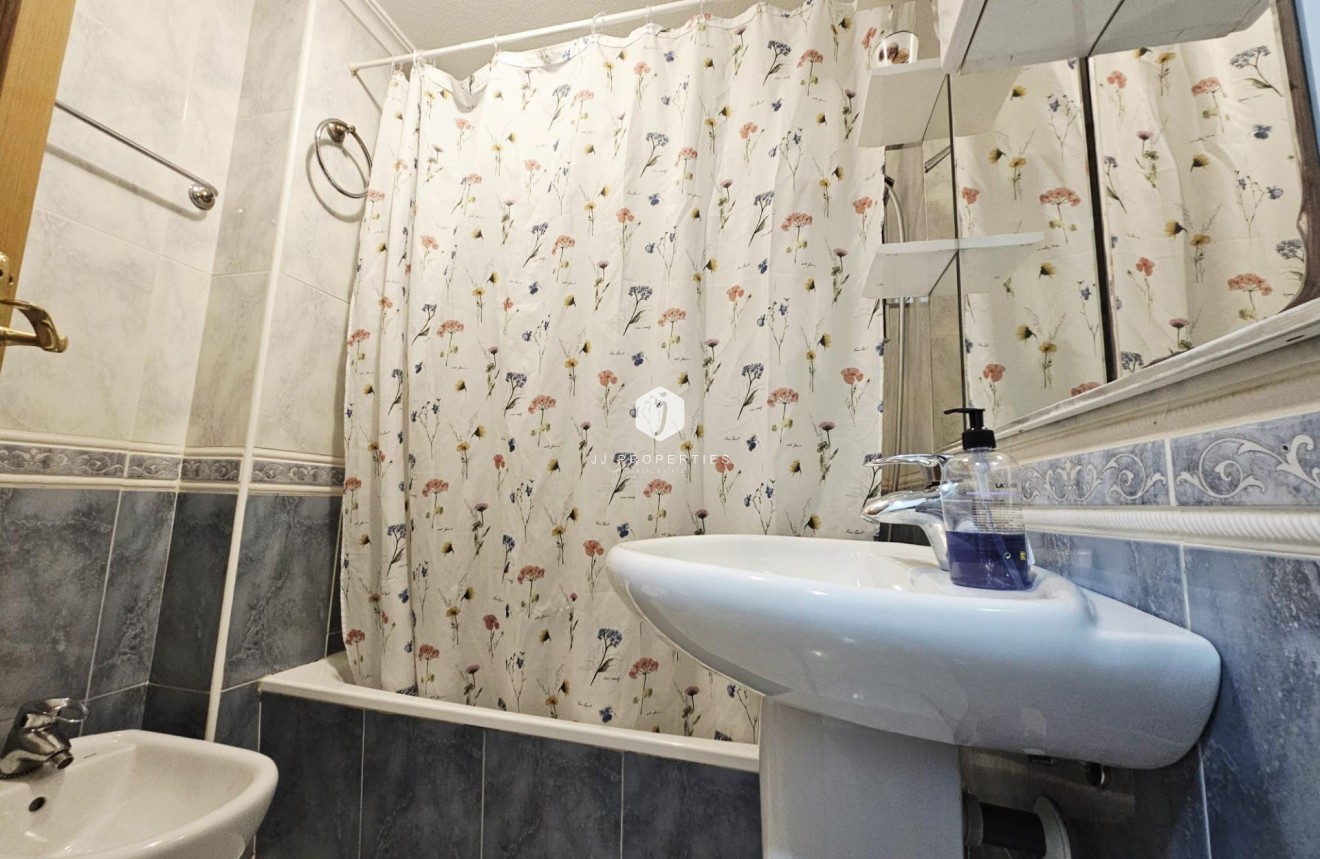 D'occasion - Appartement -
Torrevieja - Estacion de autobuses