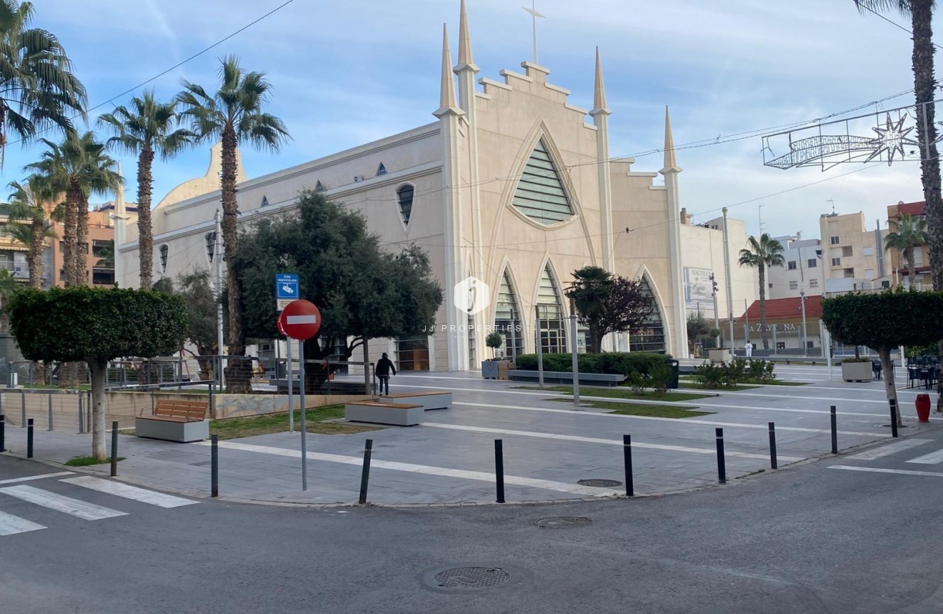 D'occasion - Appartement -
Torrevieja - Estacion de autobuses