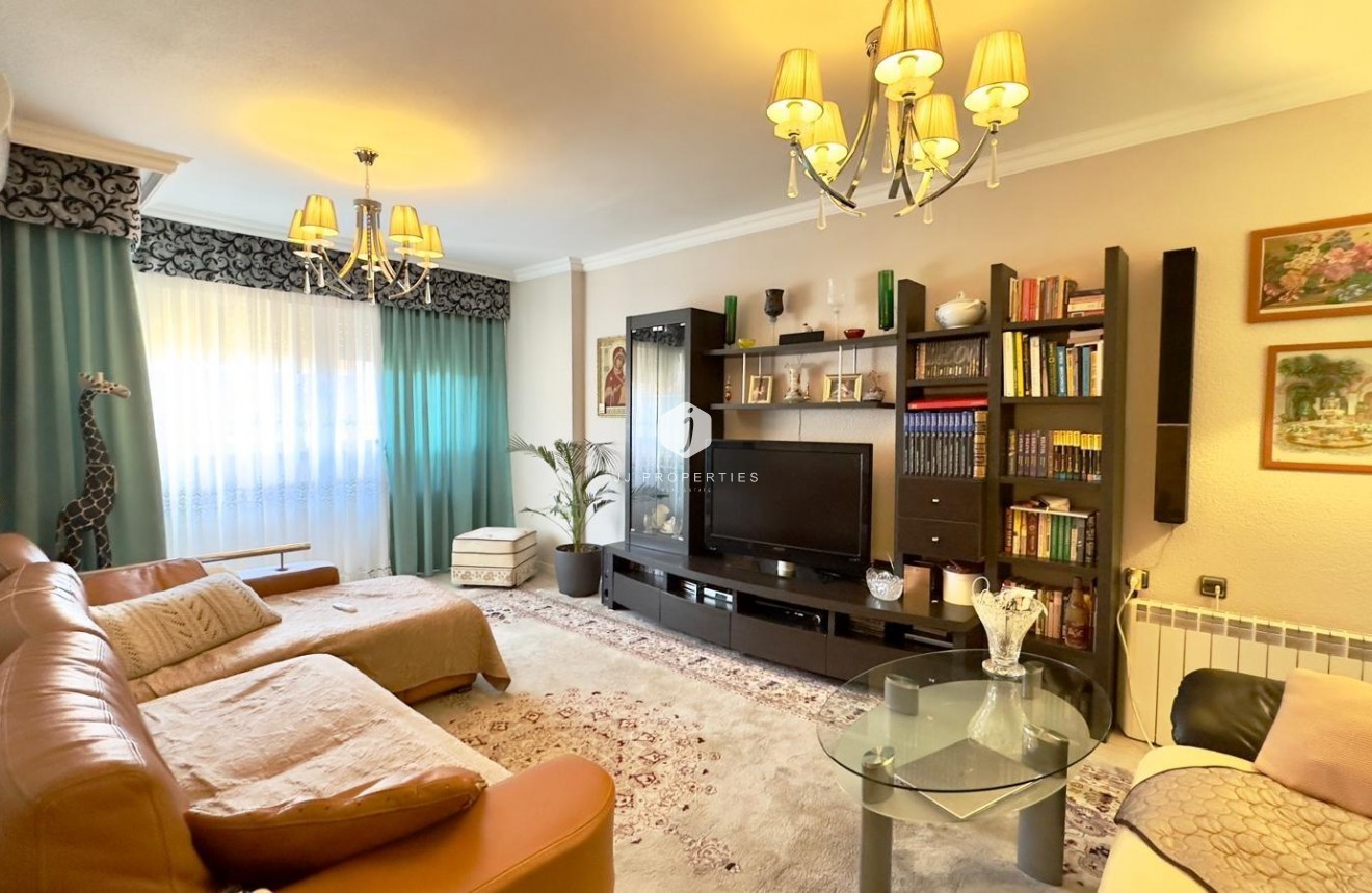 Resale - Apartment / flat -
Torrevieja - Centro