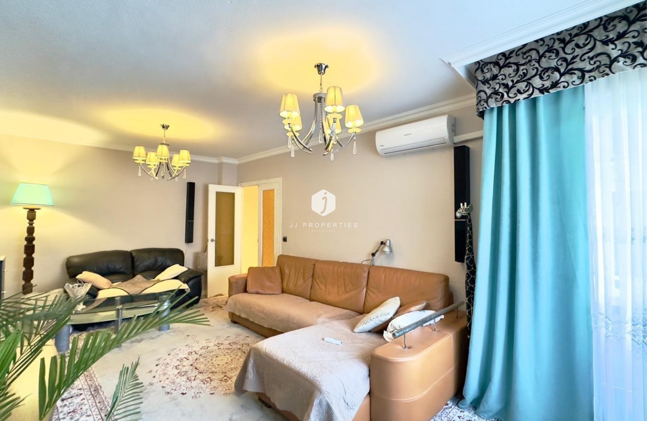 Resale - Apartment / flat -
Torrevieja - Centro