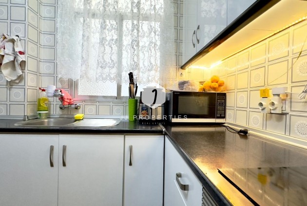 Resale - Apartment / flat -
Torrevieja - Centro