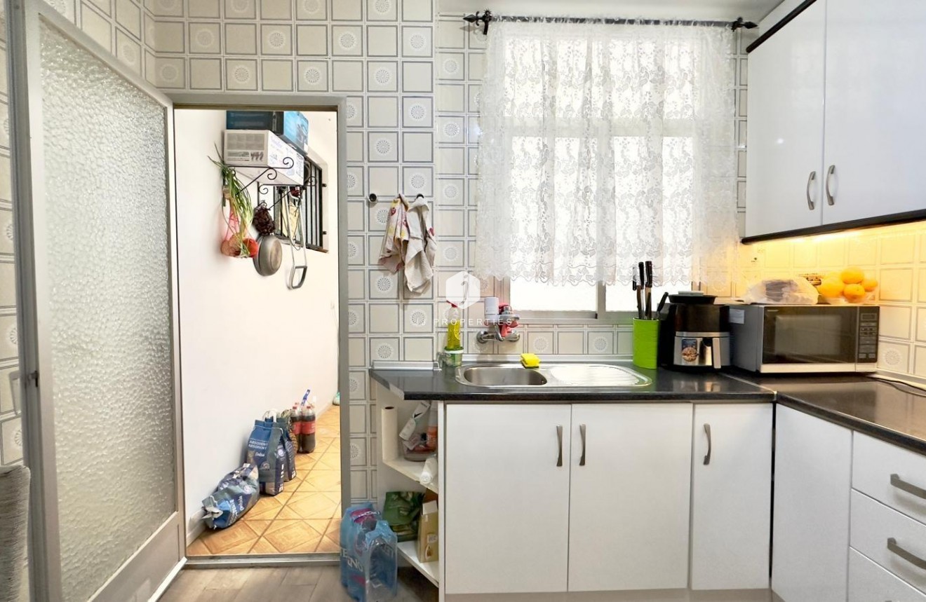 Resale - Apartment / flat -
Torrevieja - Centro