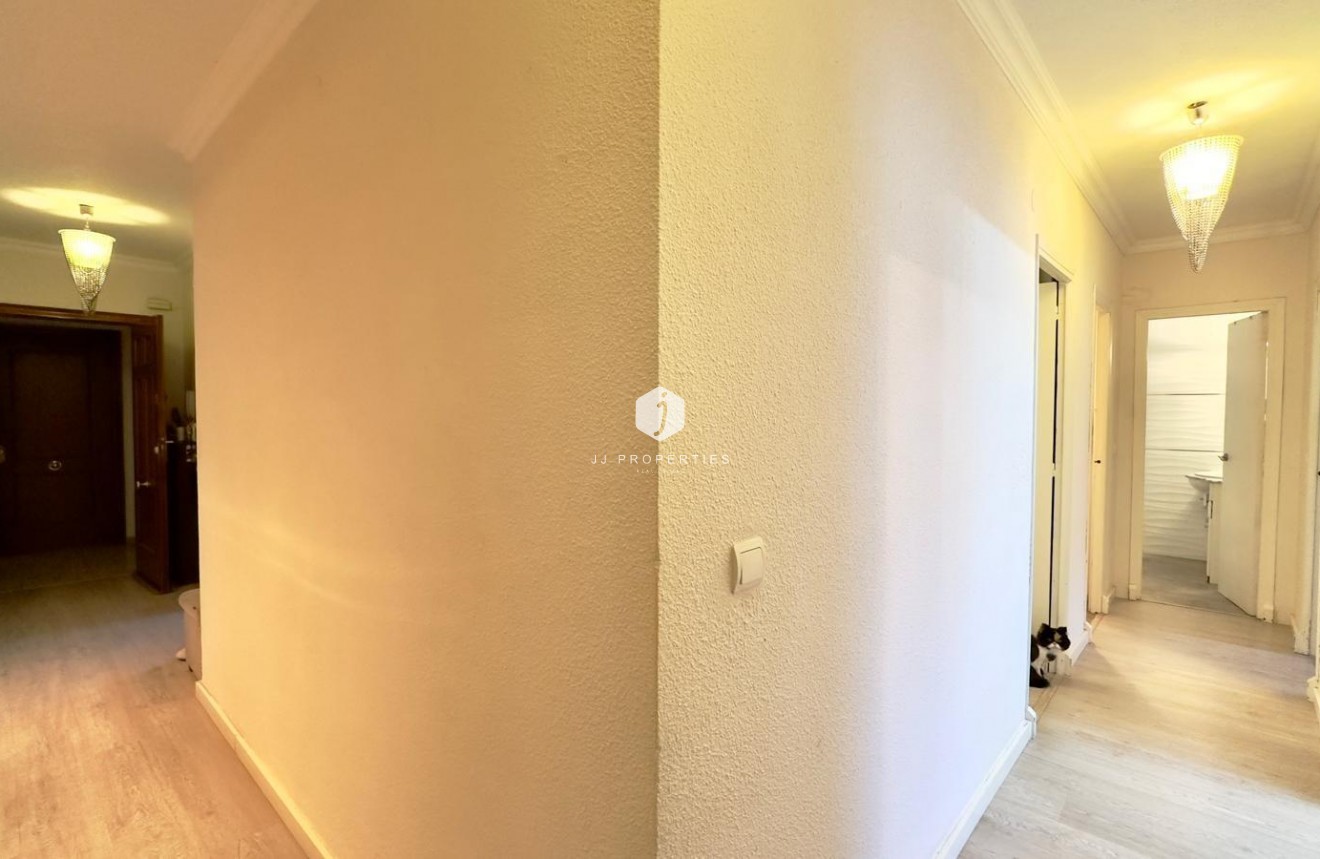 Resale - Apartment / flat -
Torrevieja - Centro