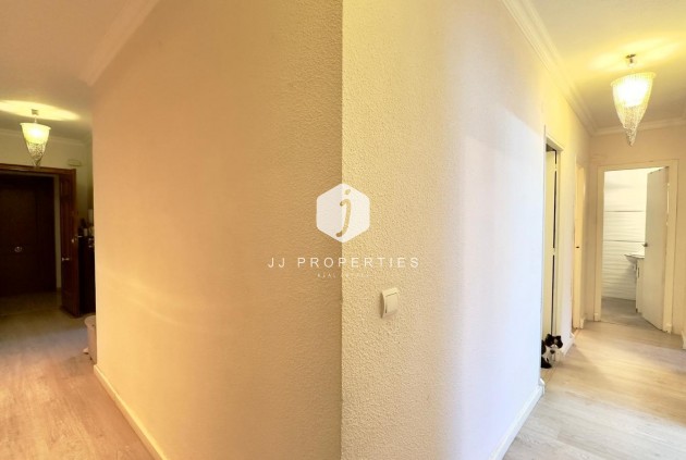 Resale - Apartment / flat -
Torrevieja - Centro