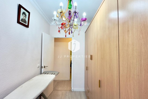 Resale - Apartment / flat -
Torrevieja - Centro