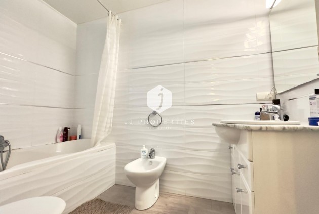 Resale - Apartment / flat -
Torrevieja - Centro