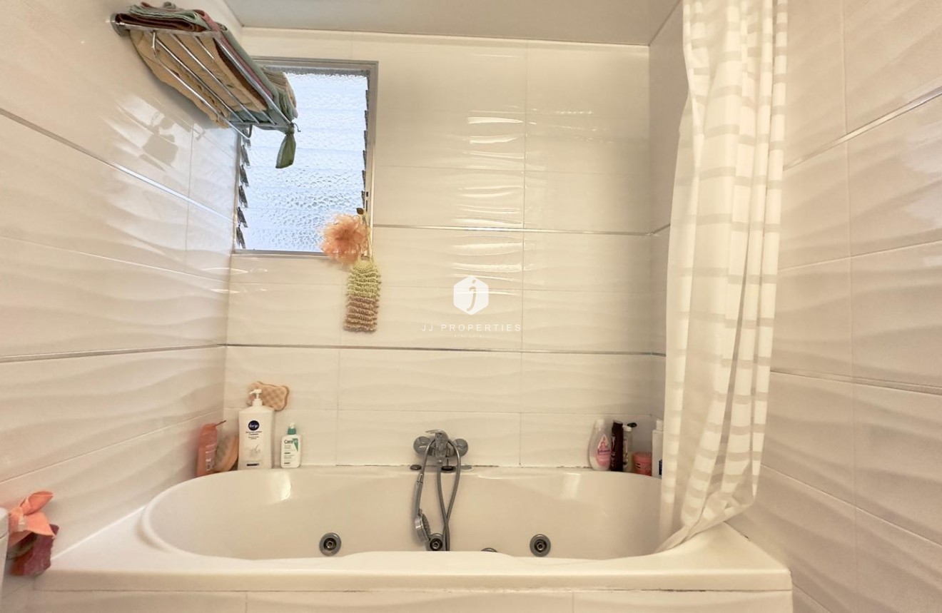 Resale - Apartment / flat -
Torrevieja - Centro