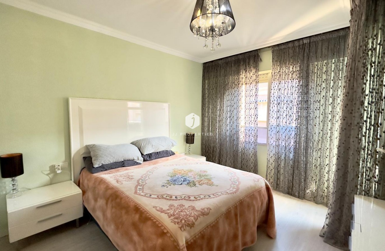 Resale - Apartment / flat -
Torrevieja - Centro