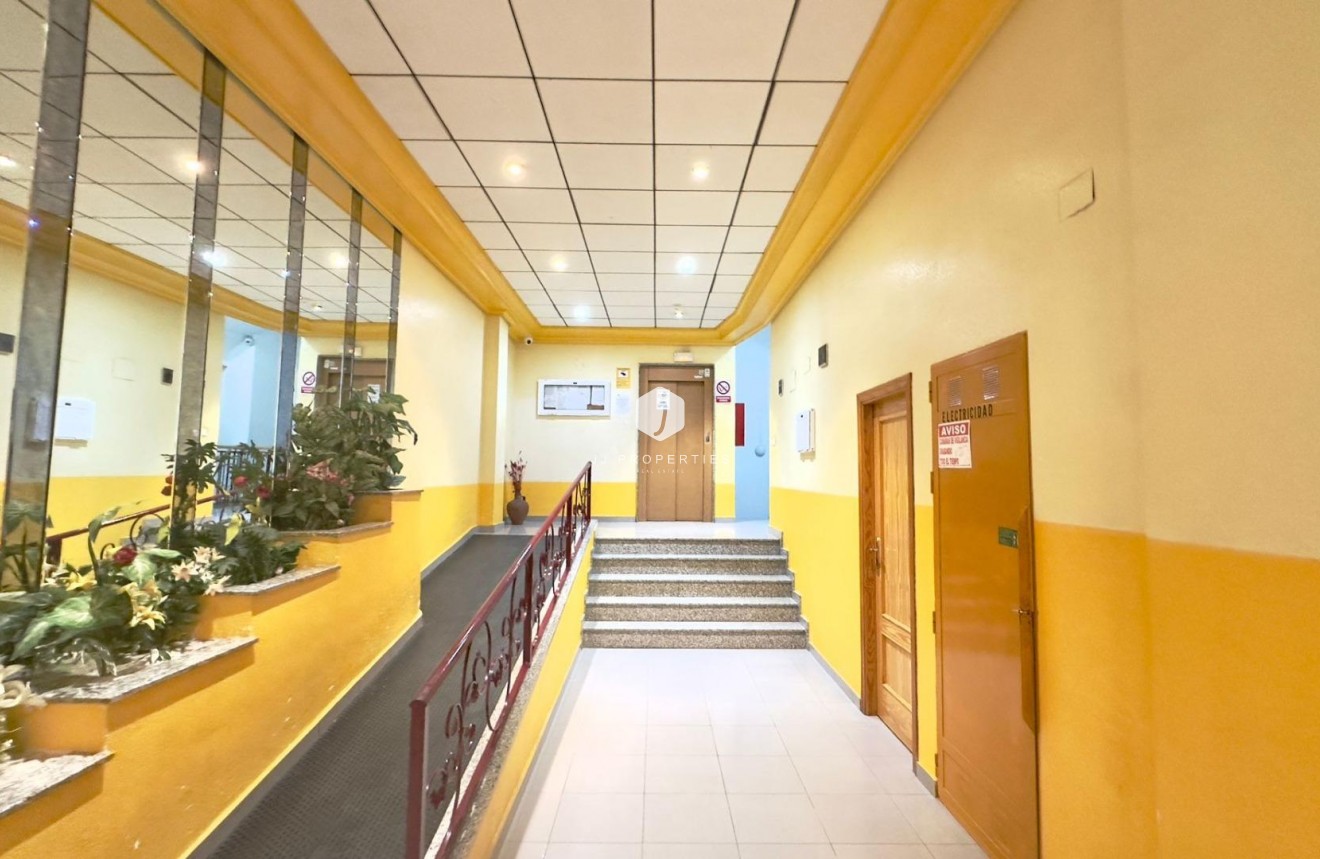 Aus zweiter Hand - Penthouse -
Torrevieja - PARQUE DE LAS NACIONES