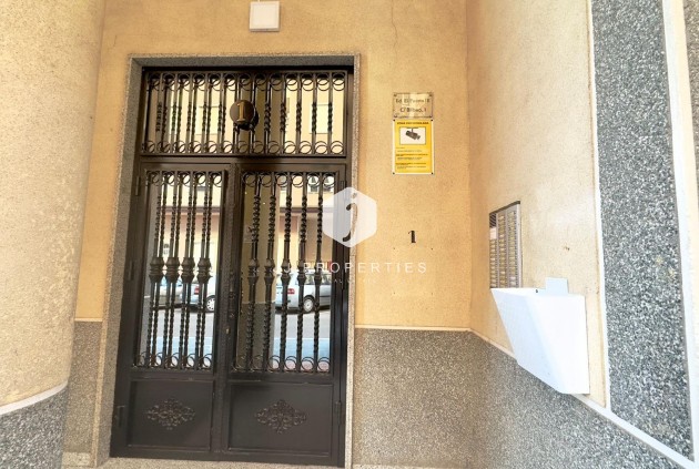 Aus zweiter Hand - Penthouse -
Torrevieja - PARQUE DE LAS NACIONES