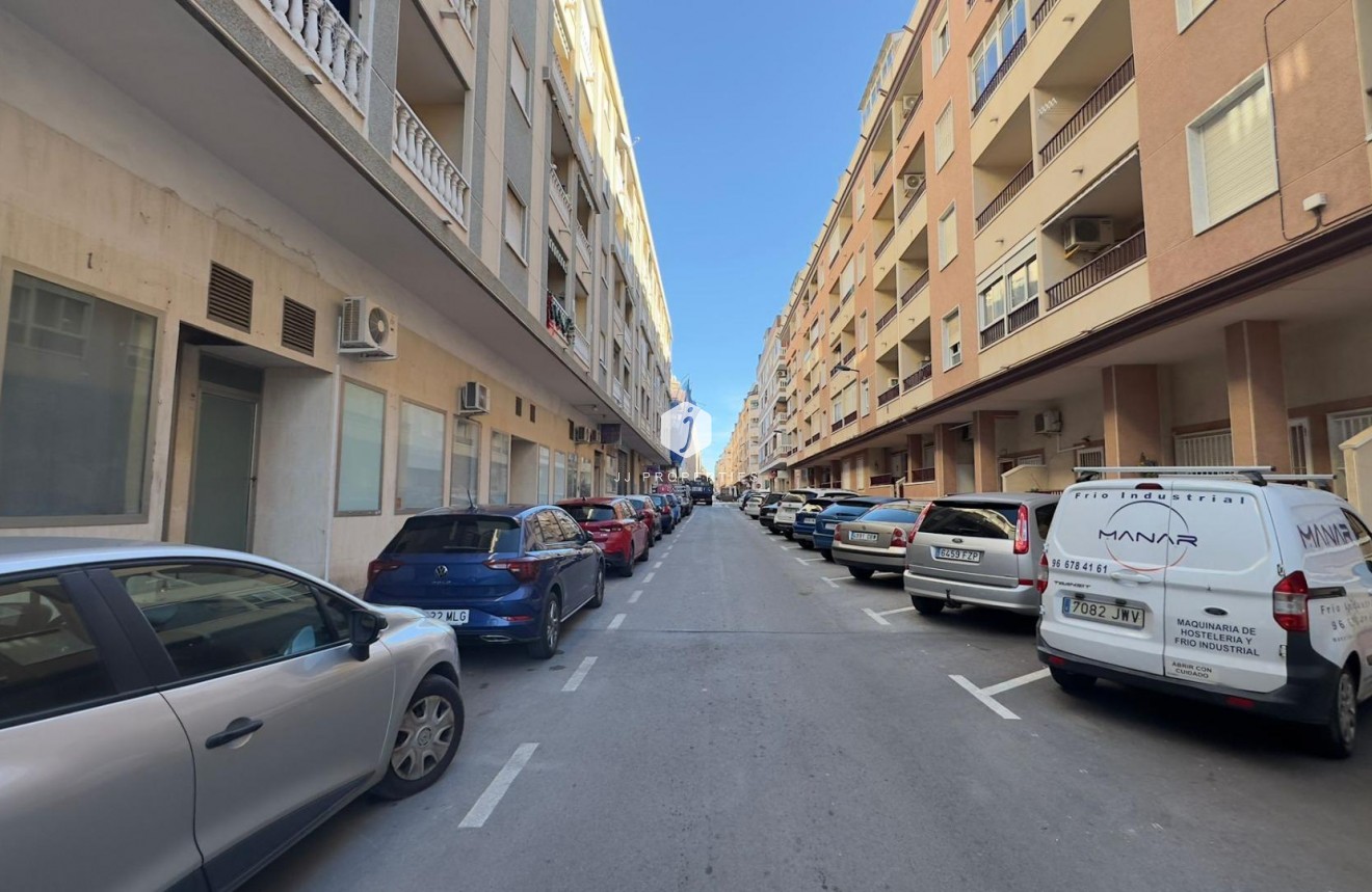 Aus zweiter Hand - Penthouse -
Torrevieja - PARQUE DE LAS NACIONES