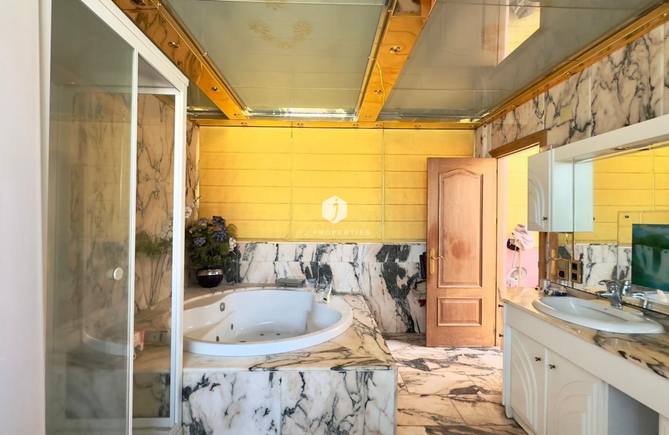 Z drugiej ręki - Daszek -
Torrevieja - Centro