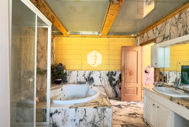 Z drugiej ręki - Daszek -
Torrevieja - Centro