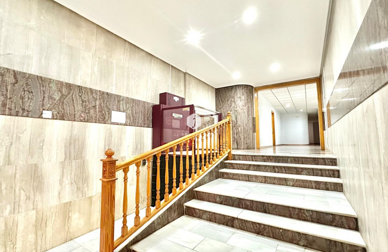 Tweedehands - Appartement / flat -
Torrevieja - Centro