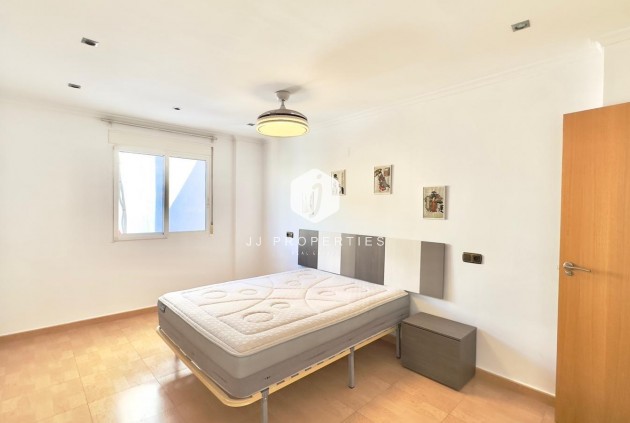 Resale - Apartment / flat -
Torrevieja - Centro