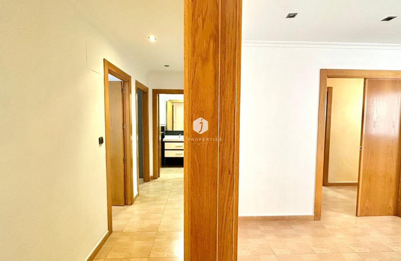 Resale - Apartment / flat -
Torrevieja - Centro