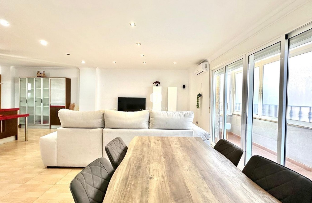 Resale - Apartment / flat -
Torrevieja - Centro