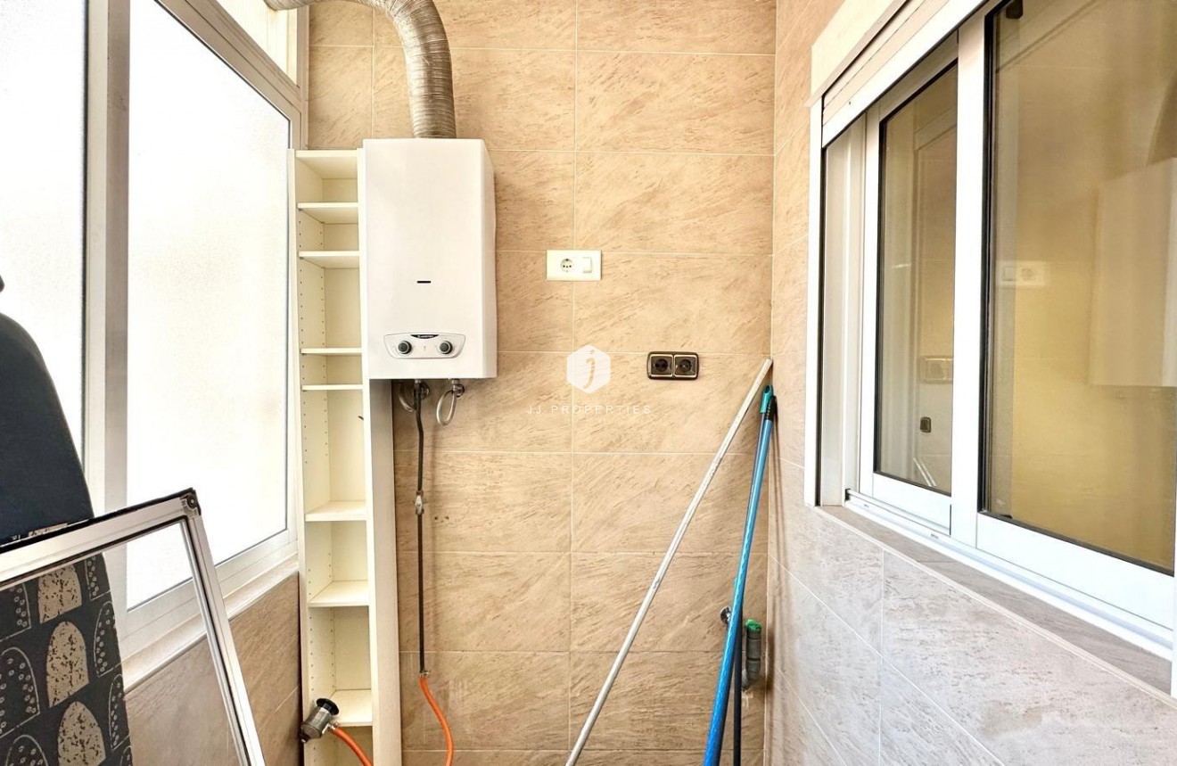 Resale - Apartment / flat -
Torrevieja - Centro