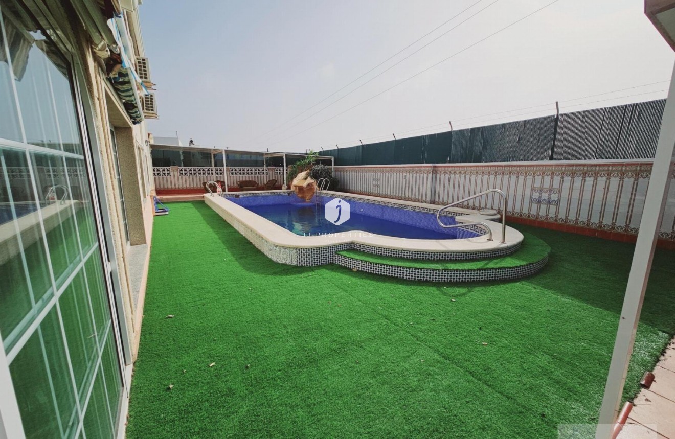 Z drugiej ręki - Villa -
Torrevieja - La Siesta - El Salado - Torreta