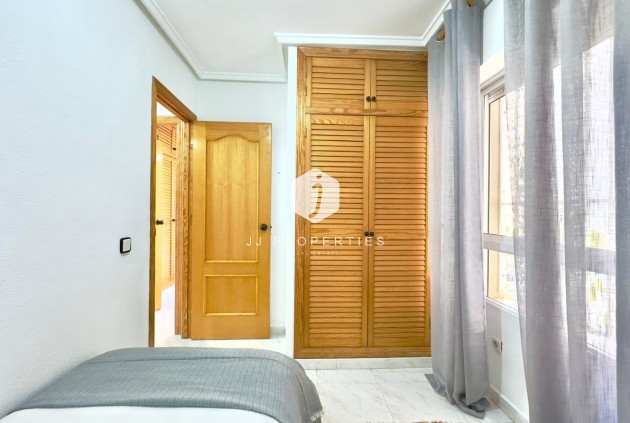 Aus zweiter Hand - Wohnung -
Torrevieja - Playa del Cura