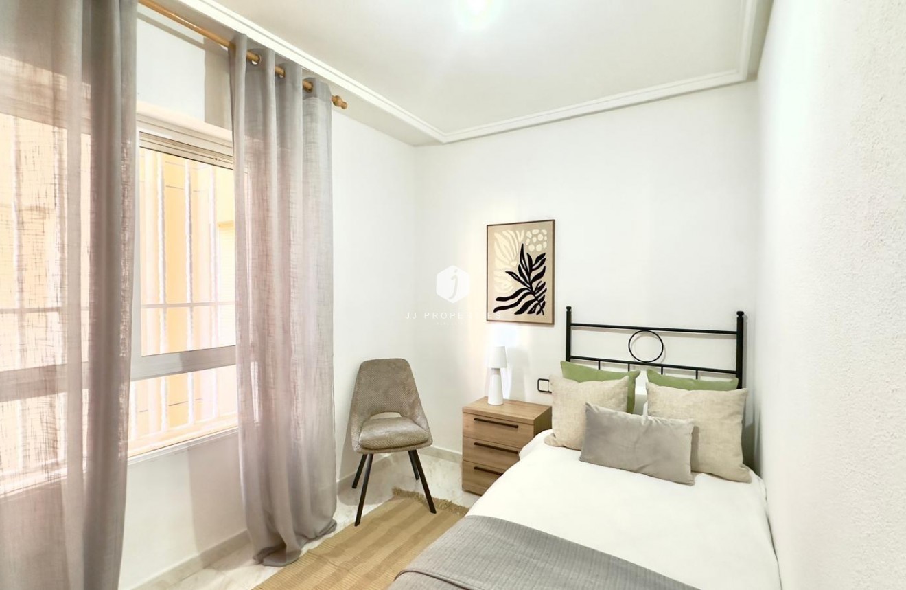 Aus zweiter Hand - Wohnung -
Torrevieja - Playa del Cura