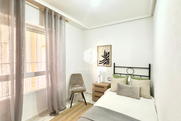 Aus zweiter Hand - Wohnung -
Torrevieja - Playa del Cura