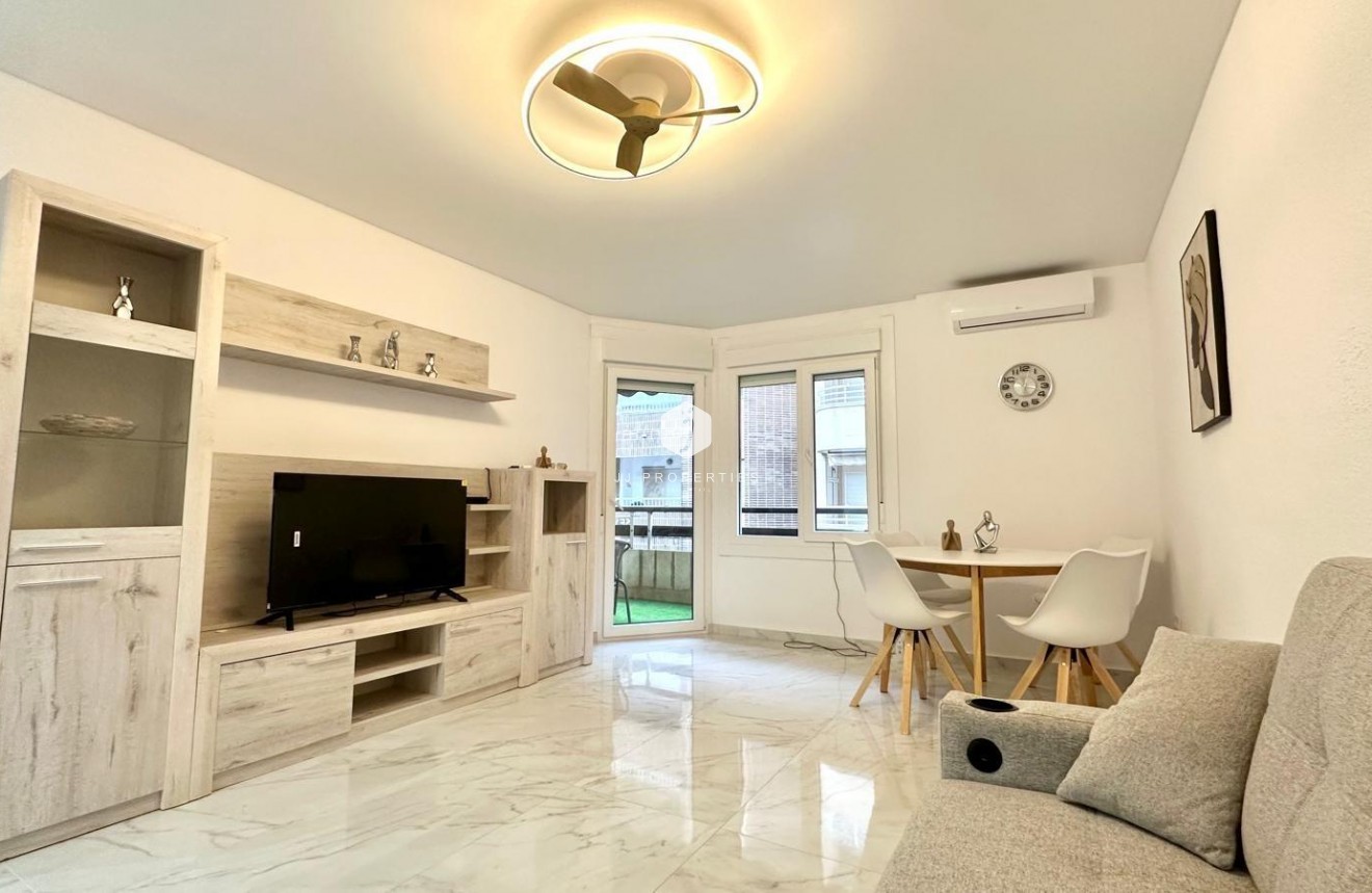 D'occasion - Appartement -
Torrevieja - Playa del Cura