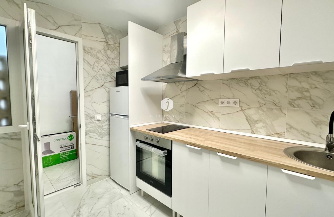 D'occasion - Appartement -
Torrevieja - Playa del Cura