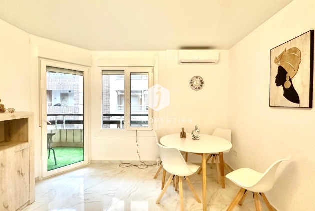 D'occasion - Appartement -
Torrevieja - Playa del Cura